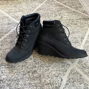 Timberland Nubuck Lace-Up Boots Wedge